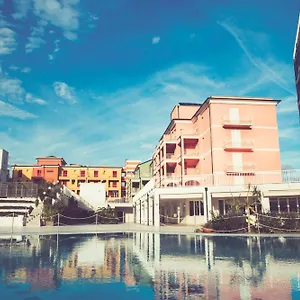 Ai Pozzi Village & Курортный комплекс